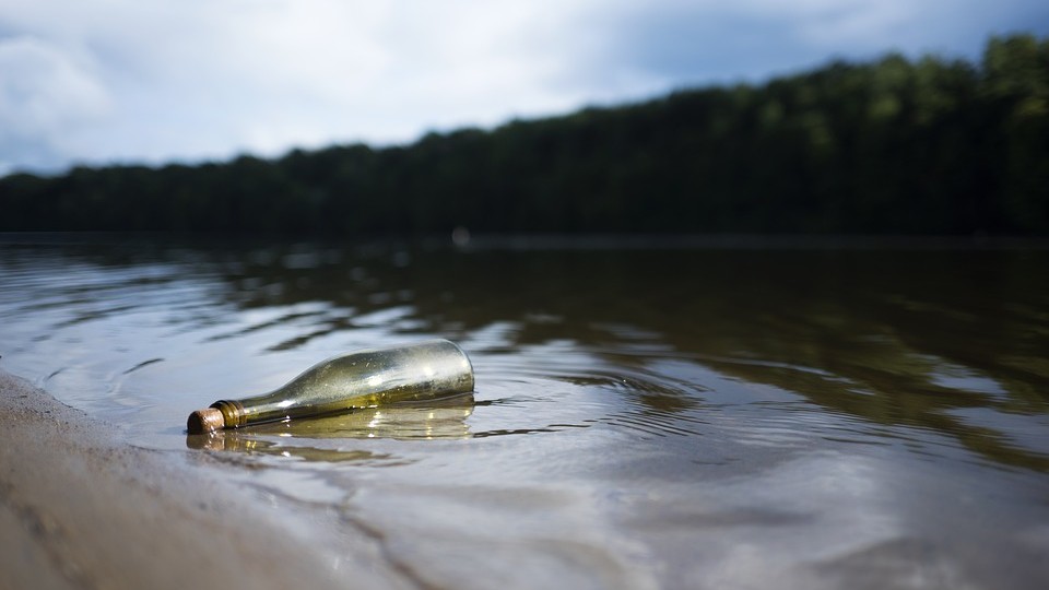 Messaggio in bottiglia di 132 anni: lo trovano i genitori del pilota F1 Ricciardo