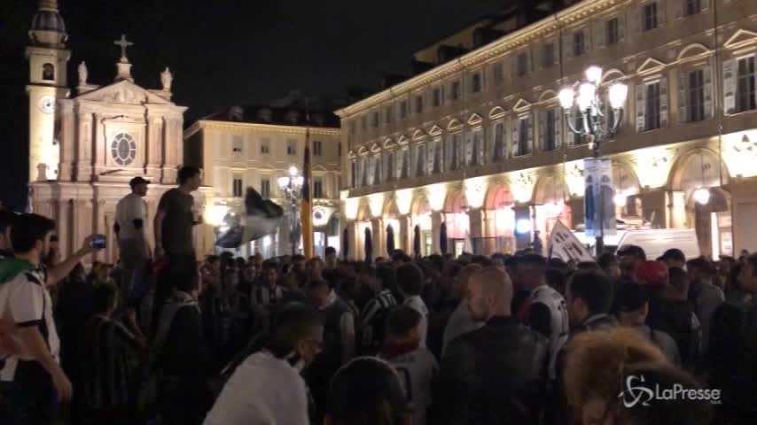 Juve campione d’Italia, il minuto di silenzio in piazza San Carlo per Erika Pioletti