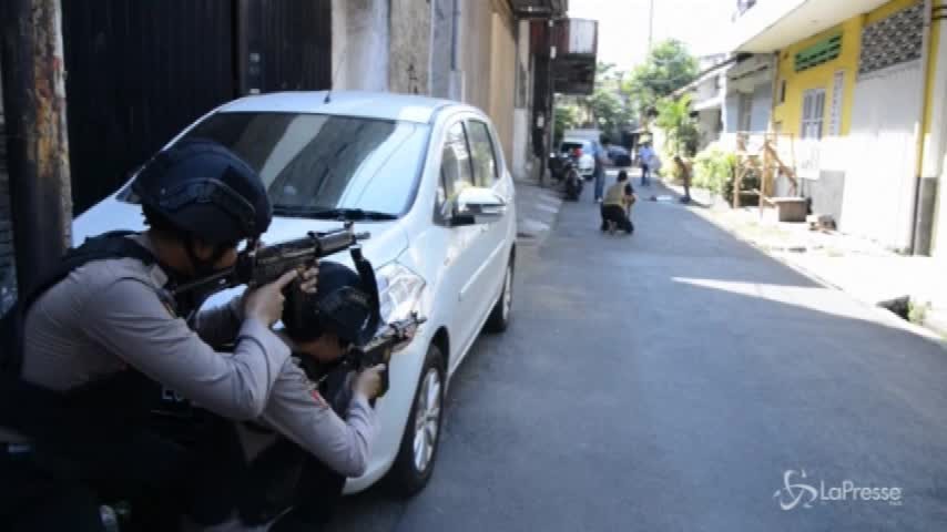 Nuovo attacco kamikaze in Indonesia, 10 feriti