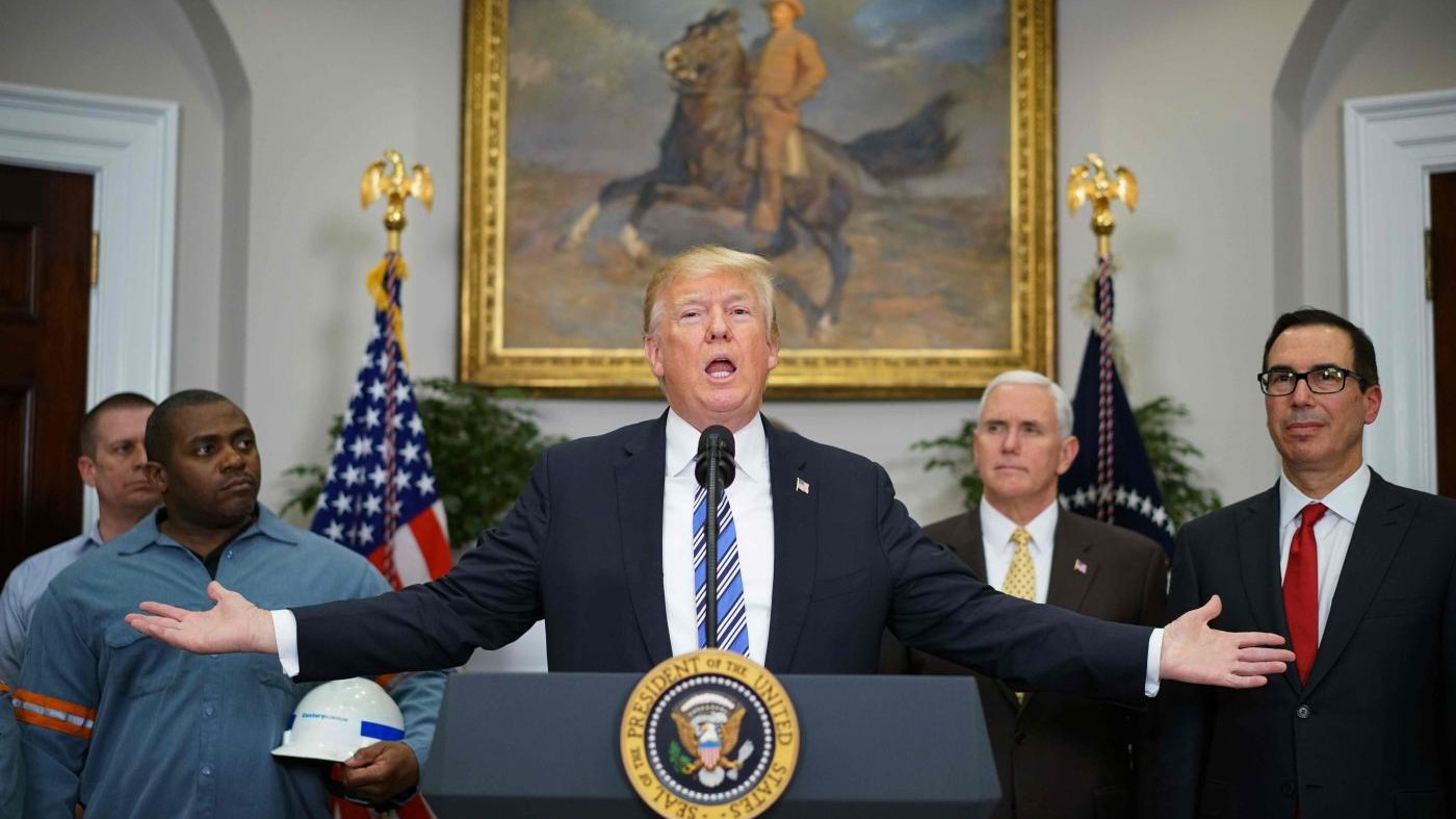 Usa, Trump firma per imporre dazi su acciaio (25%) e alluminio (10%)