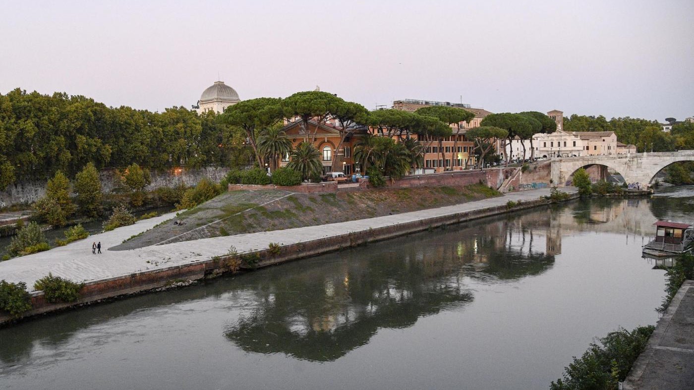 Roma, precipita dalla finestra dell’ospedale: trentenne morto al Fatebenefratelli