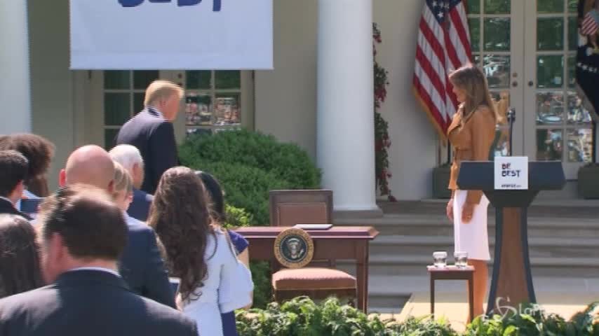 Melania Trump operata al rene. La Casa Bianca: “Sta bene”