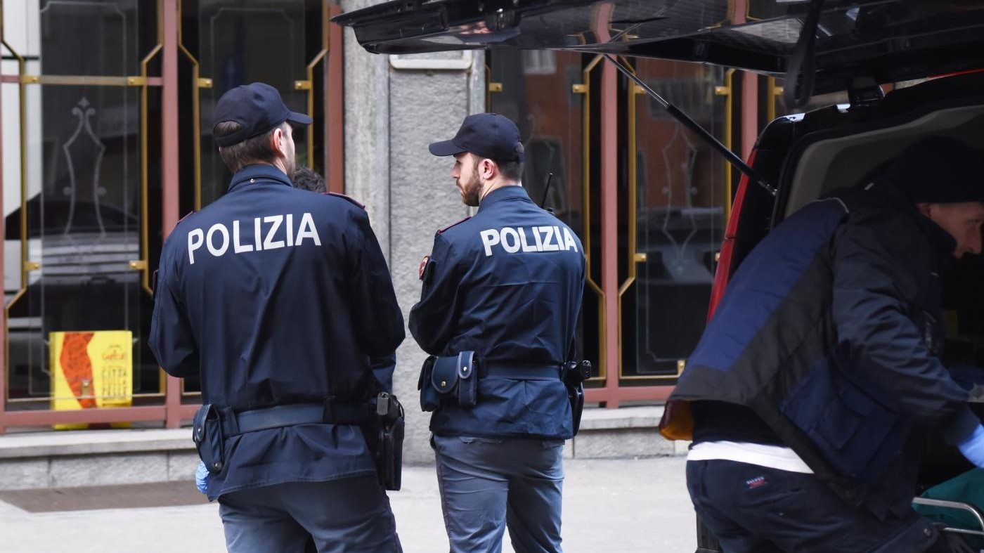 Trapani, botte e minacce ad anziana: arrestate due badanti