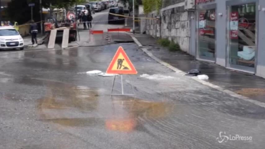 Nuova voragine a Roma: allagamenti e disagi alla circolazione