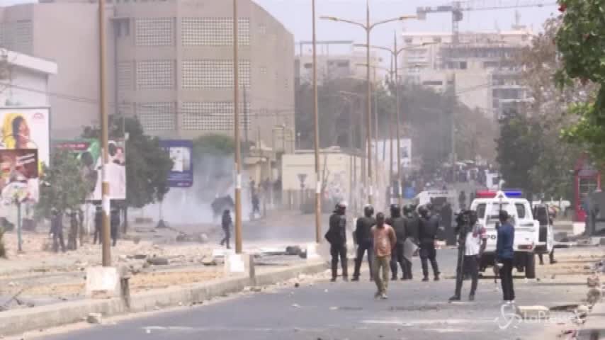 Senegal, scontri tra studenti e polizia