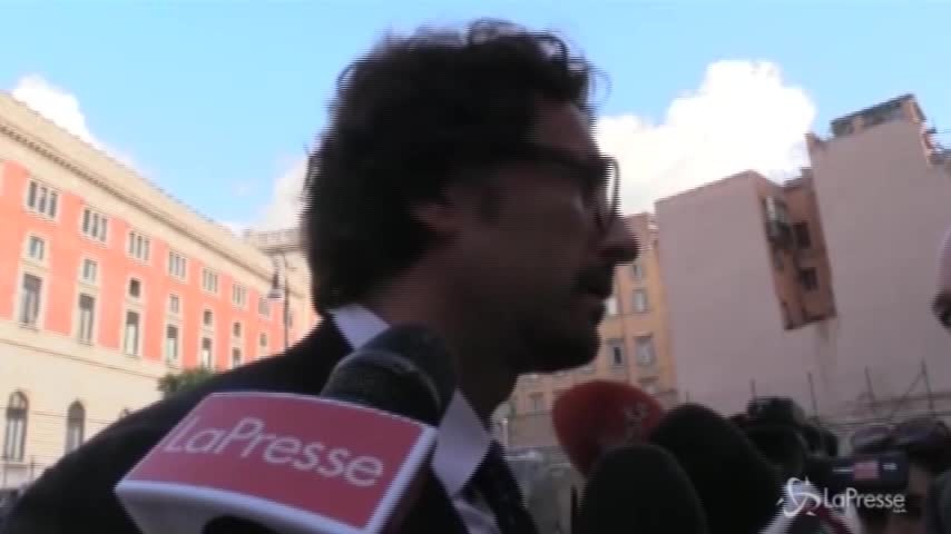 Toninelli: “Il lavoro è concluso, nessun punto contro l’euro”