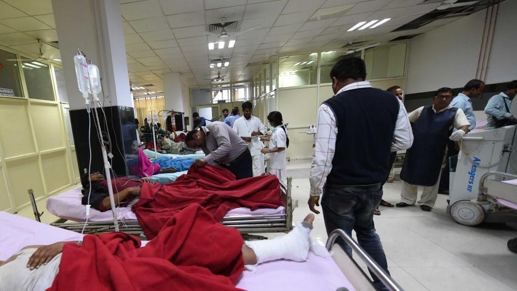 India, gamba amputata usata come cuscino in ospedale: sospesi 2 medici