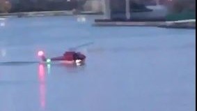 New York, elicottero turistico cade nell’East River: 5 morti