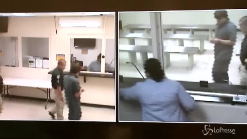 Spari in una scuola in Texas, il sospetto killer in Tribunale