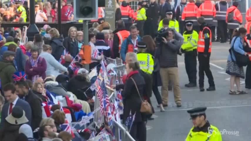 Windsor, i fan in attesa delle nozze reali