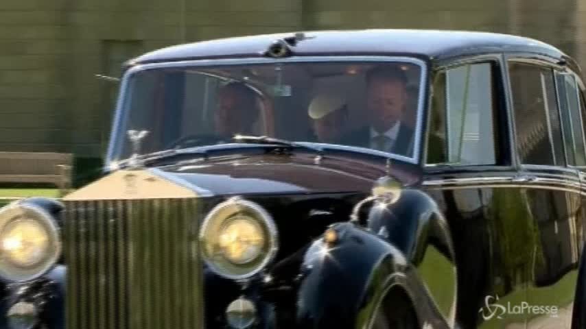 Royal Wedding, Meghan Markle lascia l’hotel insieme alla madre