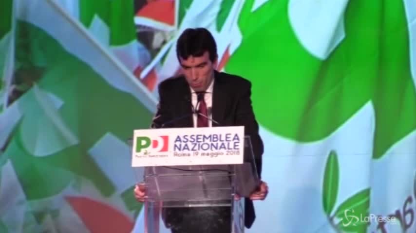 Ovazione all’assemblea Pd per Martina: “Se tocca a me, tocca a me”