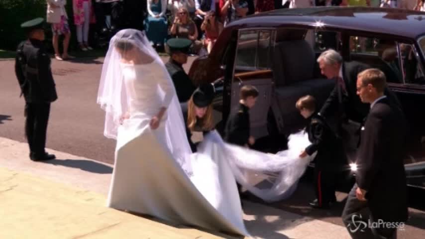 Royal Wedding, l’arrivo di Meghan e la camminata al fianco del Principe Carlo