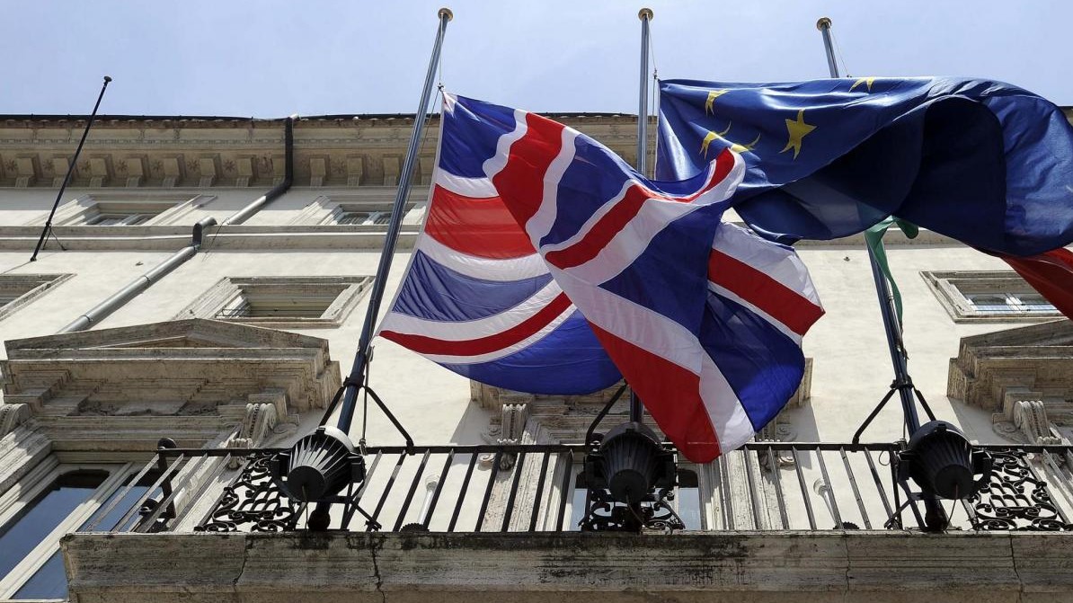 Spia russa, Macron e Trump con Londra: “C’è Mosca dietro l’avvelenamento”