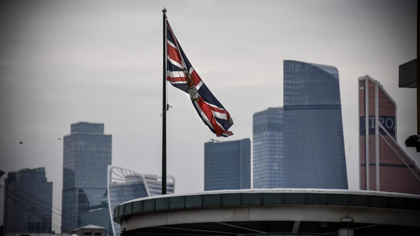 Spia russa, Mosca risponde alle sanzioni di Londra: “Presto espulsione dei diplomatici britannici”