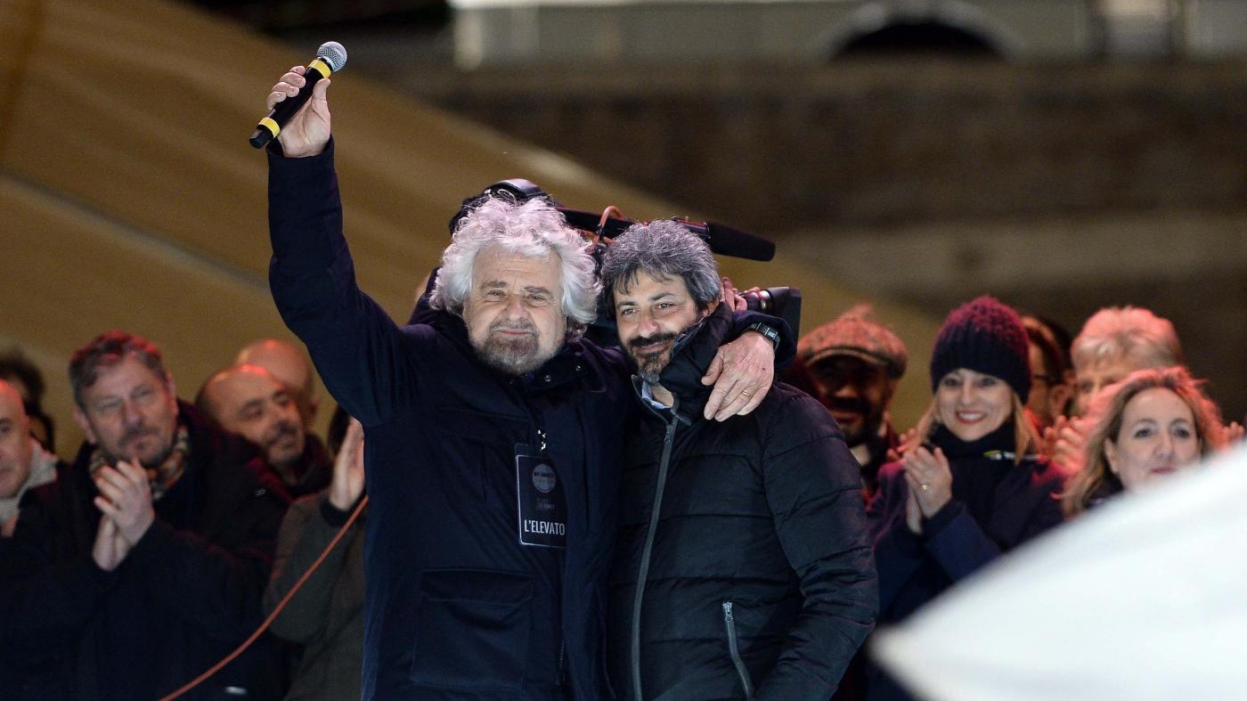 Grillo rassicura: “Sarò la vostra voce”. M5s contro Berlusconi: “È disperato”