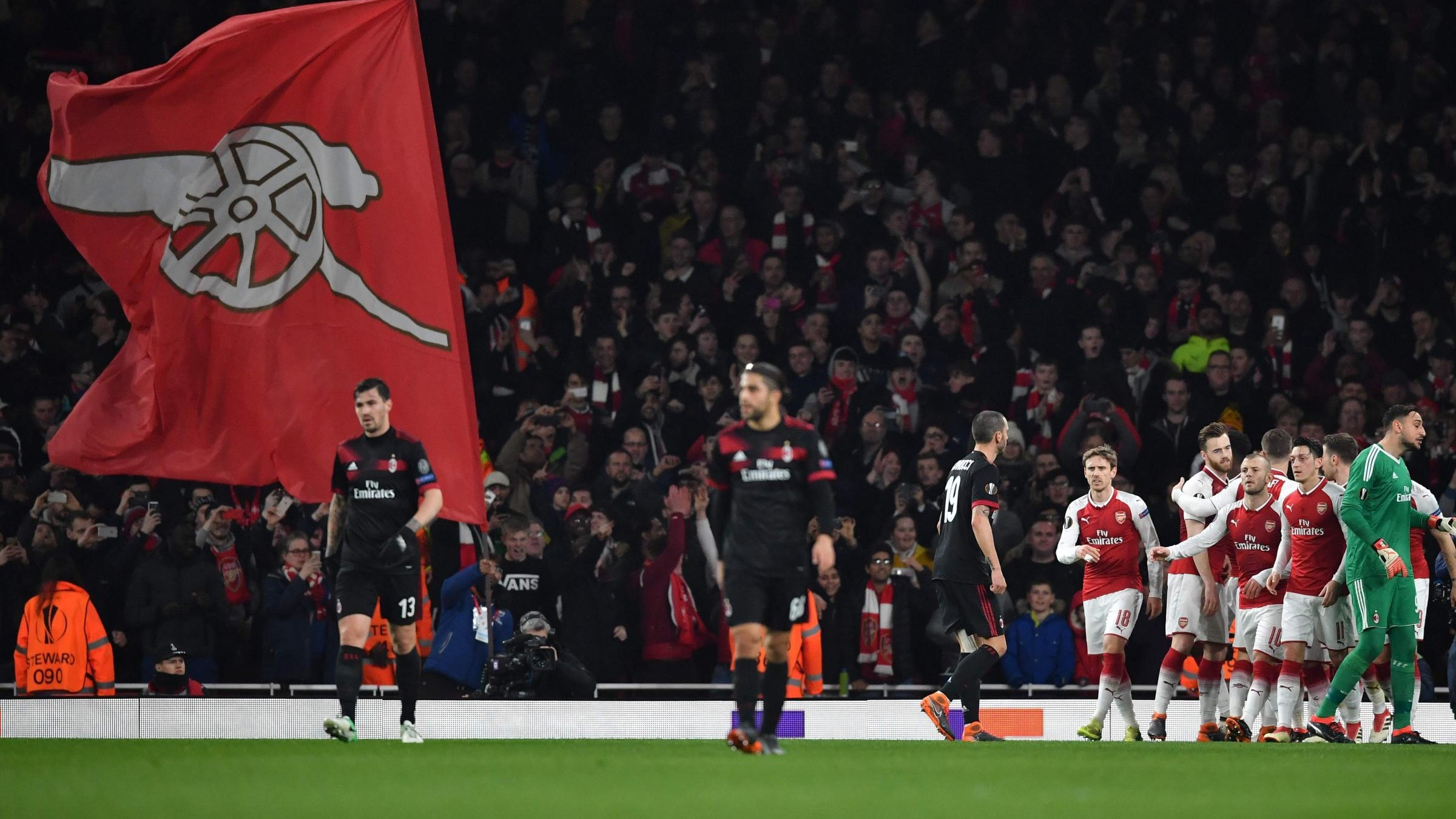 Europa League, Milan fuori agli ottavi: Calhanoglu illude, Arsenal vince 3-1