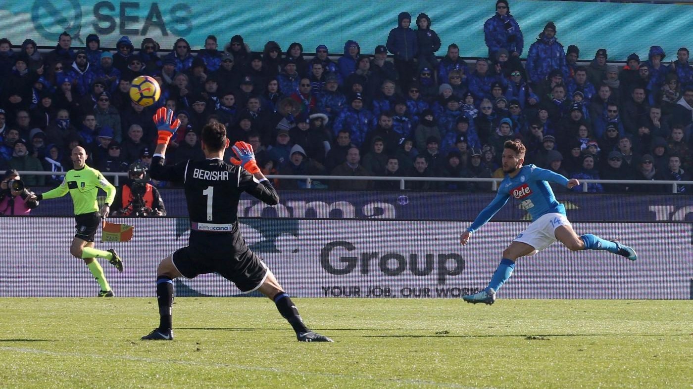 Mertens torna al gol e Napoli vola: 1-0 all’Atalanta