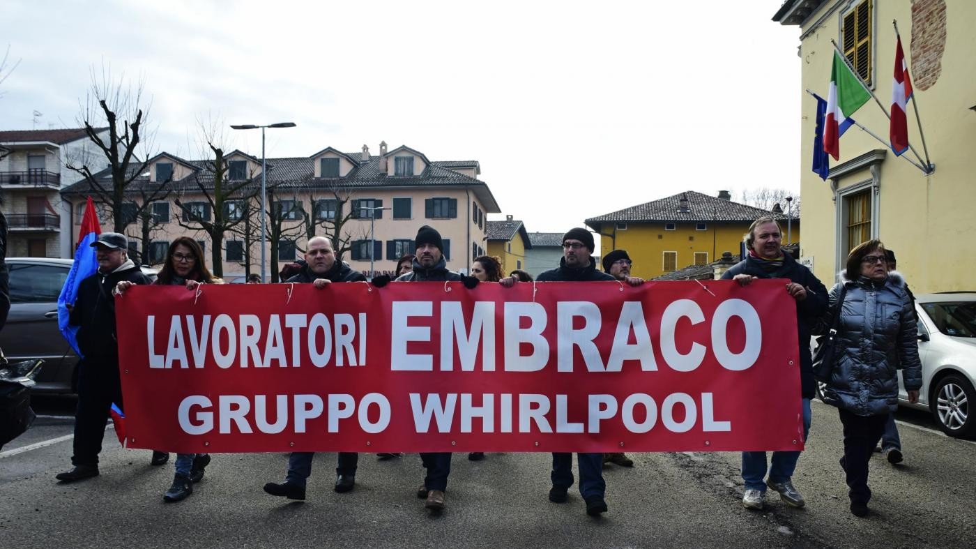 Torino, operai Embraco a Grasso: “Perdita 500 posti è una catastrofe sociale”