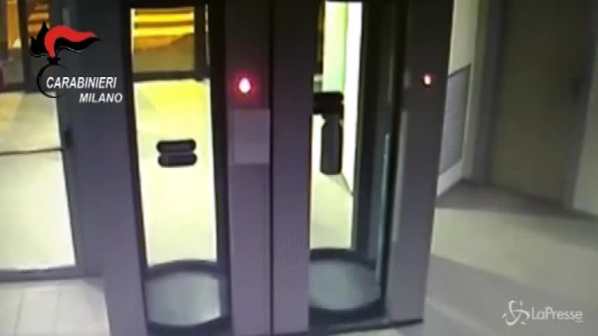 Milano, fanno esplodere un bancomat: quattro arresti