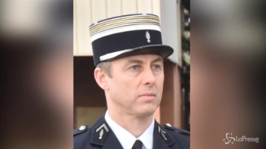 Francia, omaggio nazionale all’agente-eroe
