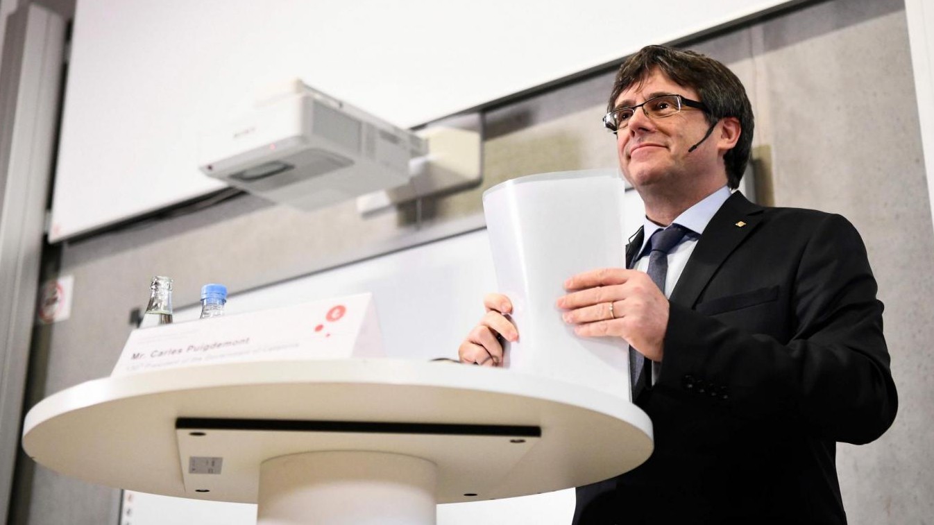 Catalogna, Madrid: “Puigdemont non tornerà, neanche nascosto in un bagagliaio”