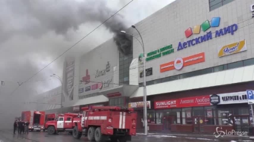 Russia, 53 morti nell’incendio in un centro commerciale