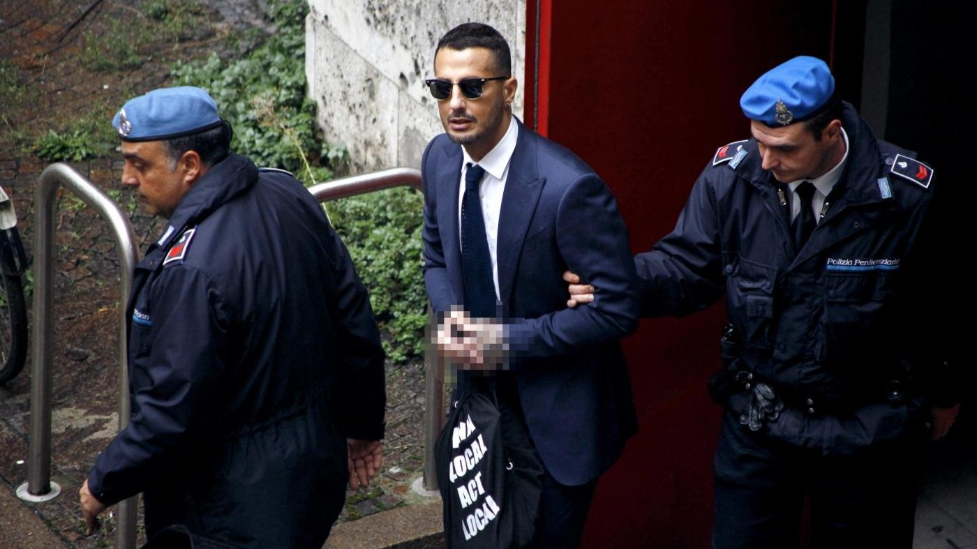 Corona, pm ai giudici: “Ridategli 1,8 milioni, ma non la casa”