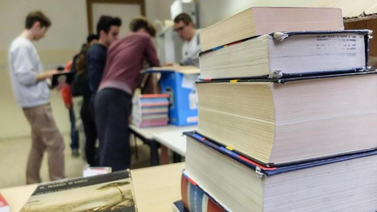 Prof arrestato per abusi su studentessa: da pm ok alla scarcerazione