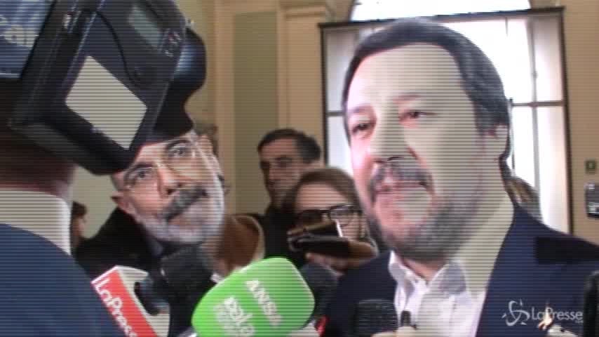 Salvini apre a reddito di cittadinanza: “Se serve a far lavorare”