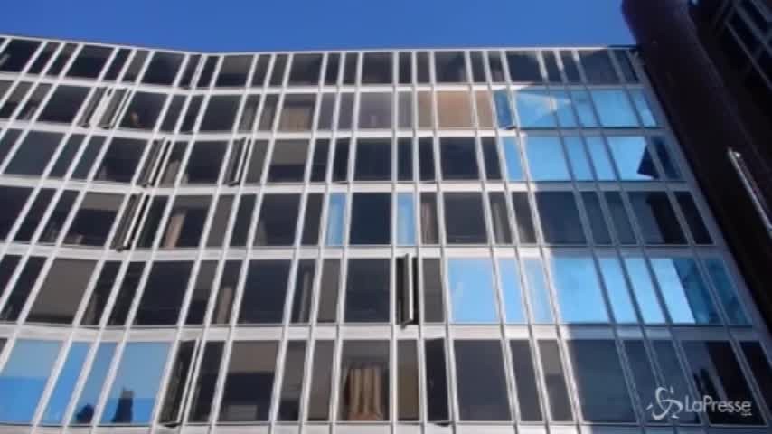 Frizzi, camera ardente in Rai, c’è chi è in coda dalle 6