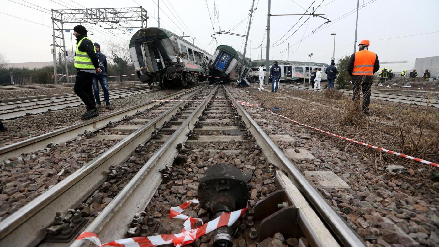 Disastro di Pioltello, riaperta parte della linea. Buco di 23 cm sulle rotaie