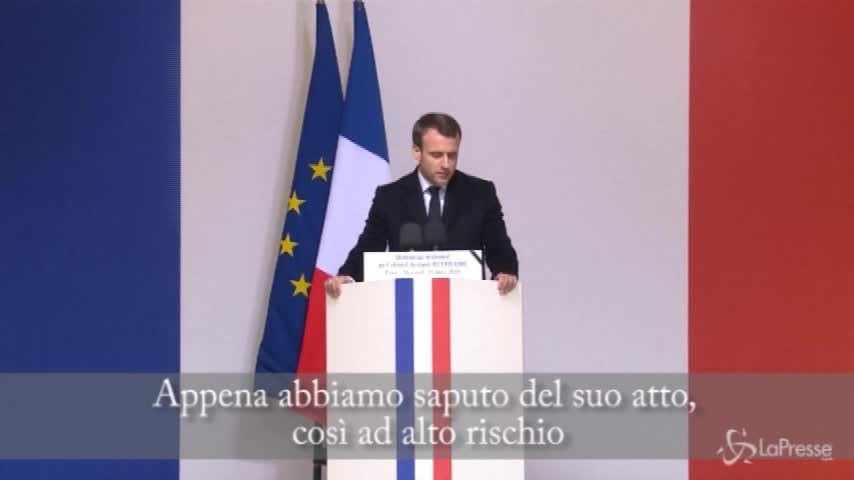 Gendarme eroe, Macron: “Ha portato con se tutto il Paese”