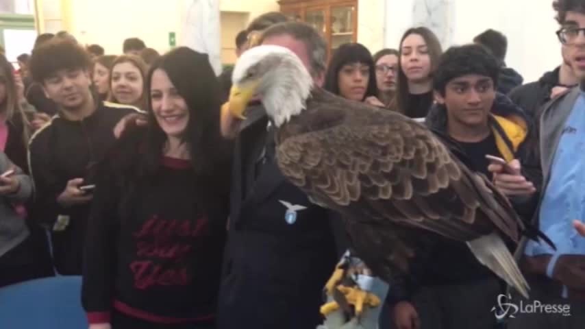 La Lazio in visita alle scuole, studenti in delirio per Olimpia