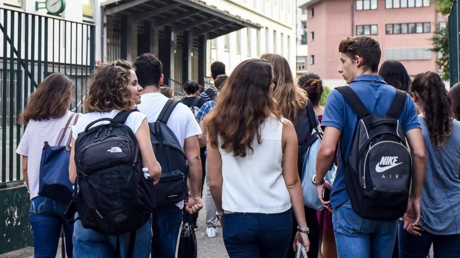 Roma, abusi su alunna al liceo Massimo: il professore ai domiciliari