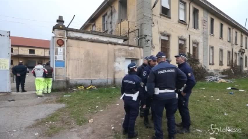 Milano, sgomberati ex magazzini militari occupati in Piazza D’Armi