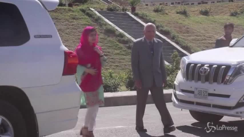 Pakistan, Malala in visita nel distretto dove fu aggredita