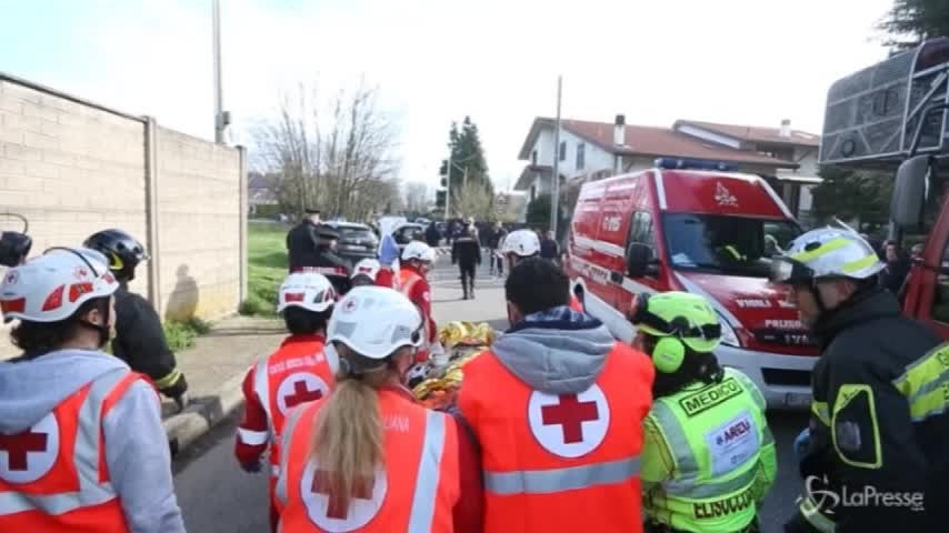 Esplosione Rescaldina, il soccorso di un superstite estratto dalle macerie