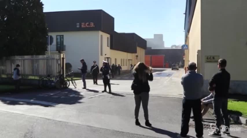 Treviglio, esplosione in azienda di mangimi, due morti