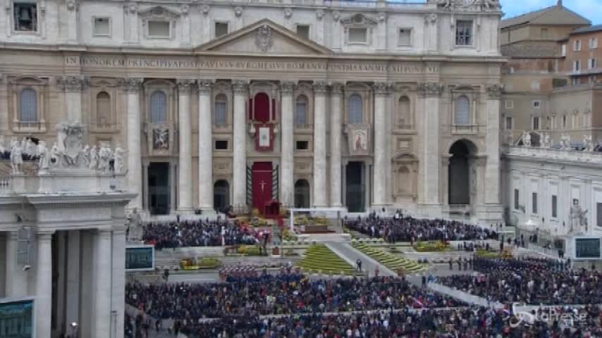 Papa: “Fraternità contro guerre e corruzione”