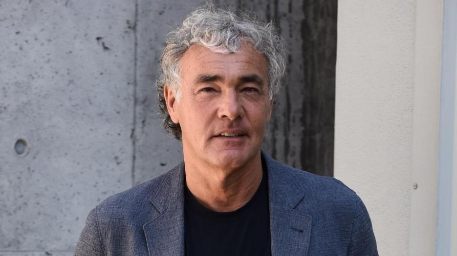Sanremo, Giletti canta ‘Strada facendo’: l’in bocca al lupo a Baglioni
