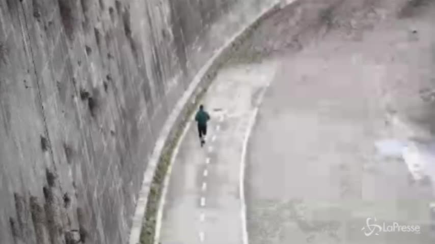 Tevere: fango sugli argini dopo la piena dei giorni scorsi