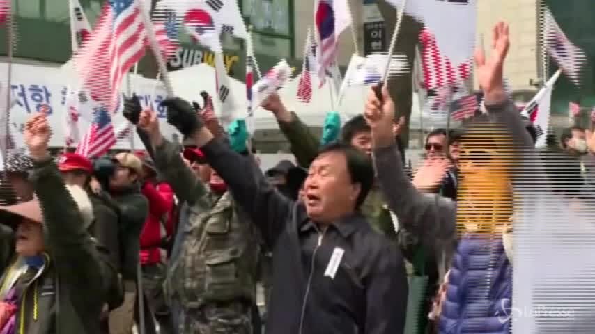 Corea Sud: ex presidente condannata, proteste dei sostenitori di Park