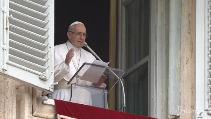 Papa: “Basta stermini e armi chimiche”