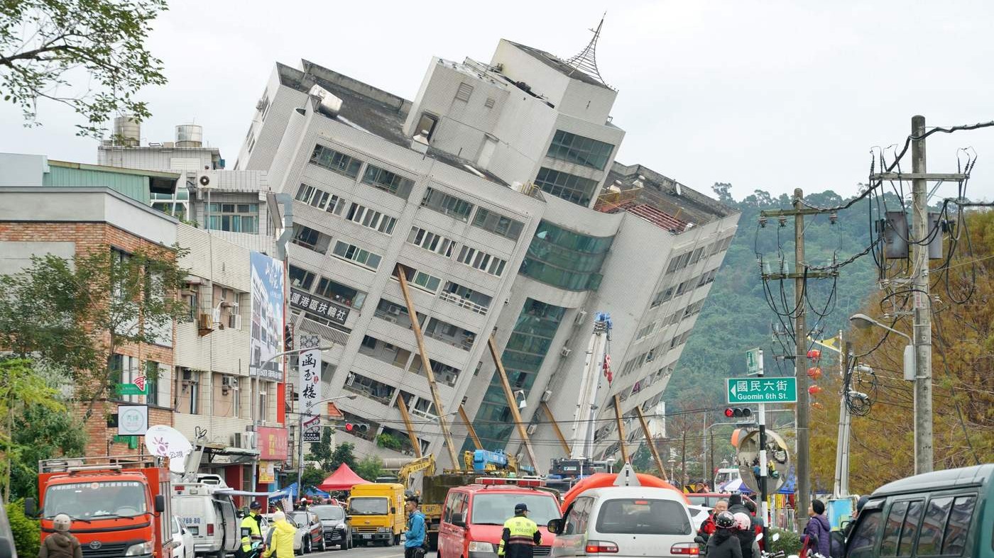 Terremoto in Taiwan, 4 morti e 200 feriti: si cercano i dispersi