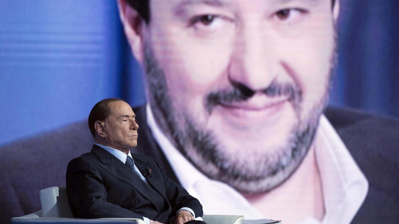 Condono edilizio, Berlusconi: “Basta attese per i permessi”. Ma Salvini dice no