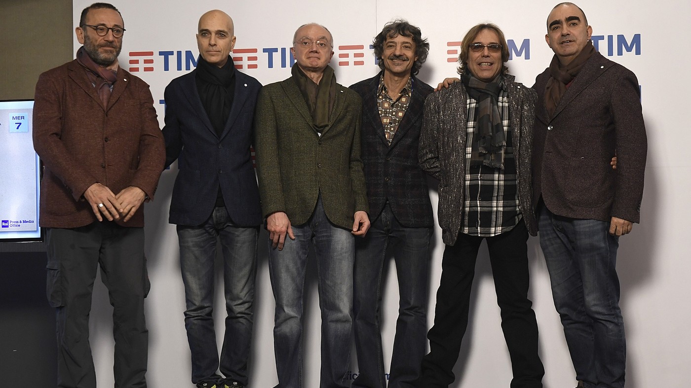 Sanremo, Elio e le storie tese: “Siamo l’unico gruppo sciolto che si esibisce insieme”