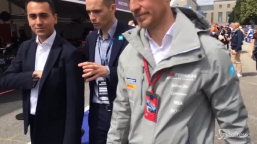 Formula E: momento di svago per Luigi Di Maio, in visita ai box