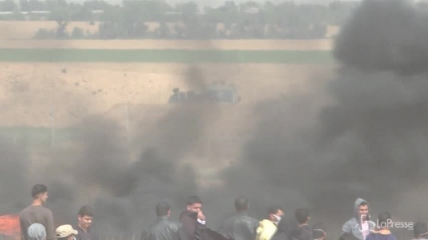Ancora scontri a Gaza, centinaia di manifestanti feriti