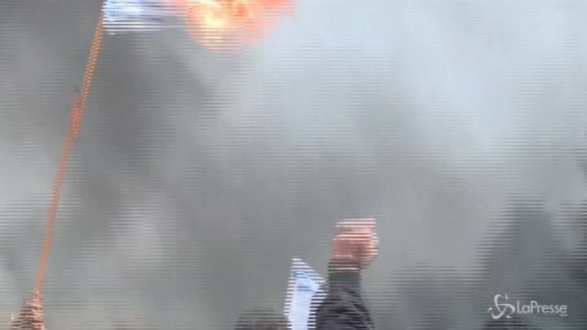 Nuovi scontri a Gaza: almeno un morto e quasi mille feriti